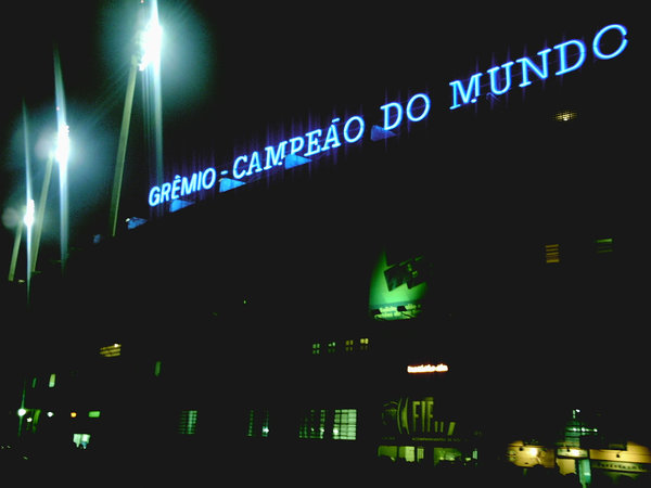 Letreiro marca o feito de 1983 (o Grêmio foi a 3ª equpe brasileira a conseguir tal feito).